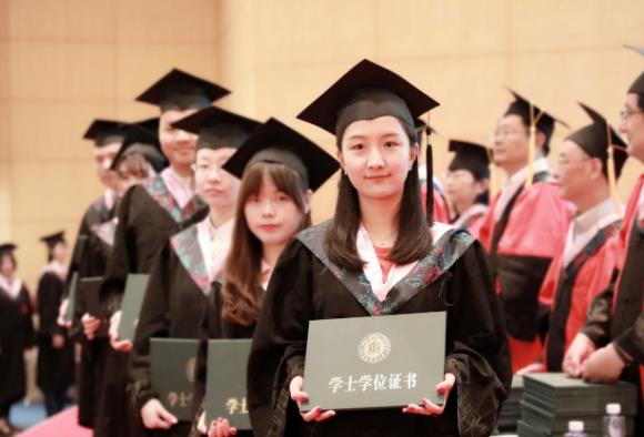 华东师范大学2019届学位授予仪式顺利举行