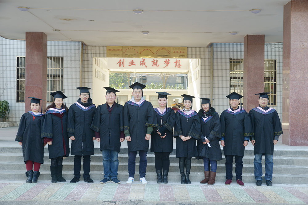 华东师大14春部分学位学员集体照